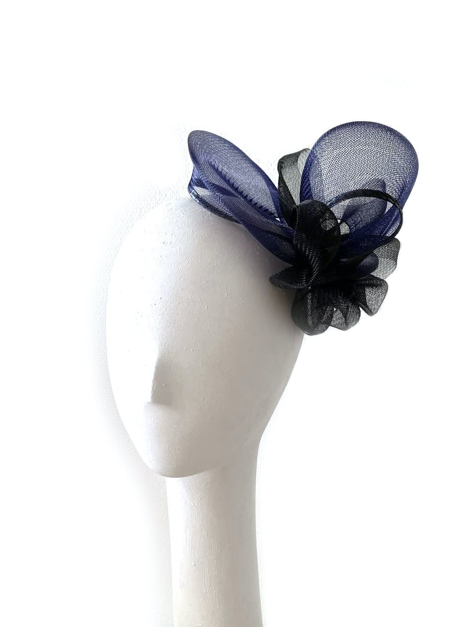 Mustahöyhen Crin Fascinator in Dark Blue and Black