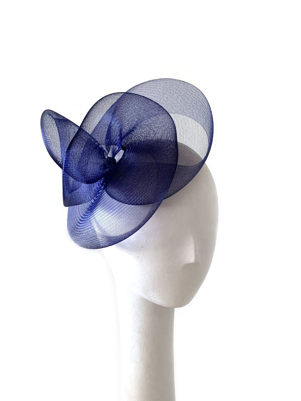 Mustahöyhen Crin Fascinator in Dark Blue