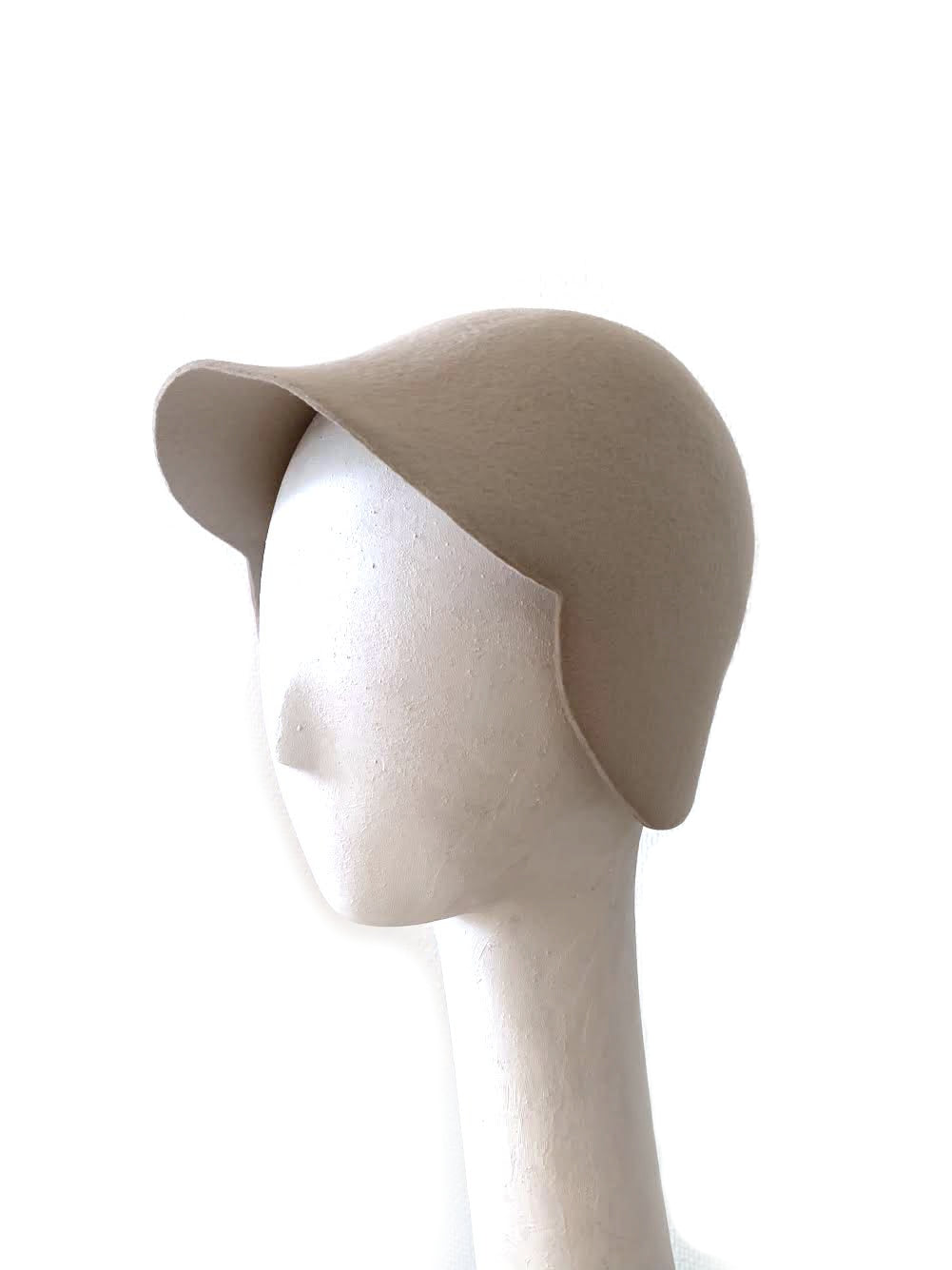 Kristina Dragomir Beige Wool Hand Cap