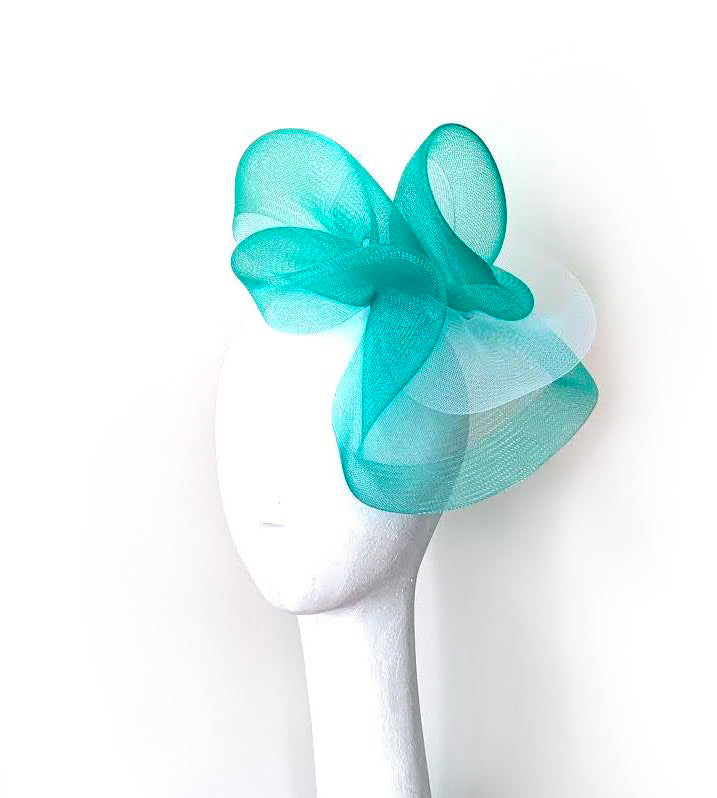 Mustahöyhen Crin Fascinator in Mint Green & White
